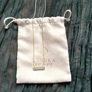 Kendra Scott necklace